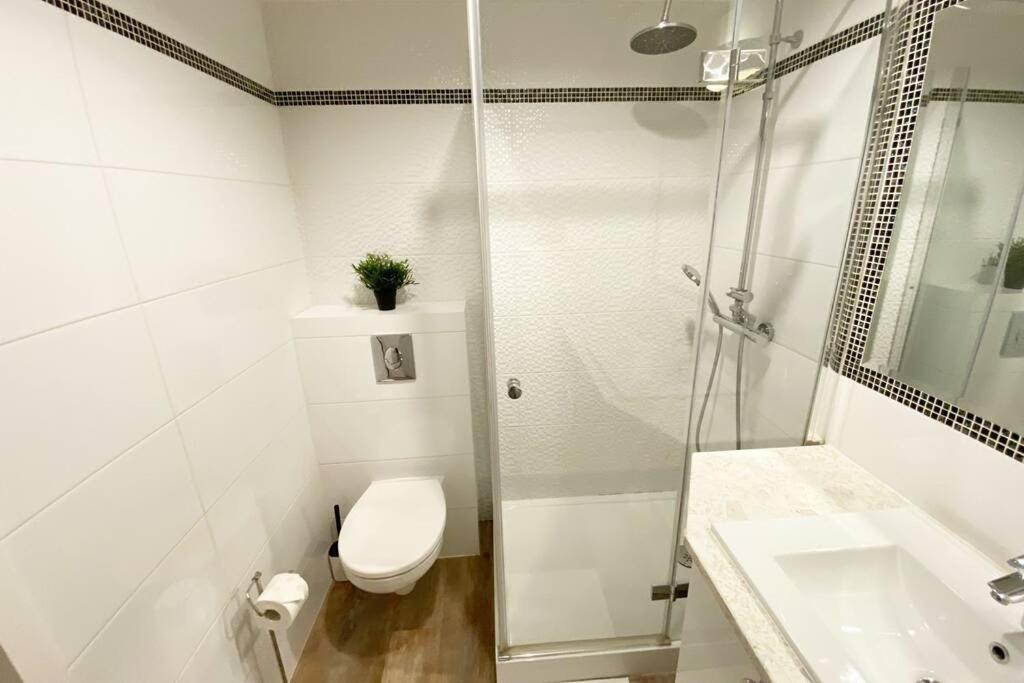 Exclusive 2Br! Apartment Near City Center +Netflix Варшава Экстерьер фото