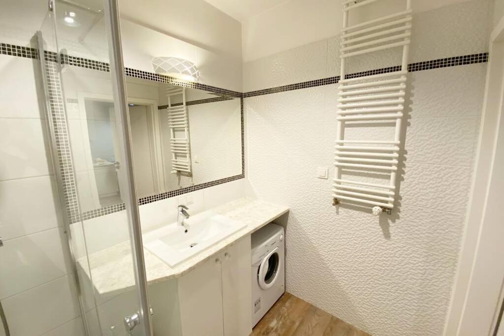 Exclusive 2Br! Apartment Near City Center +Netflix Варшава Экстерьер фото