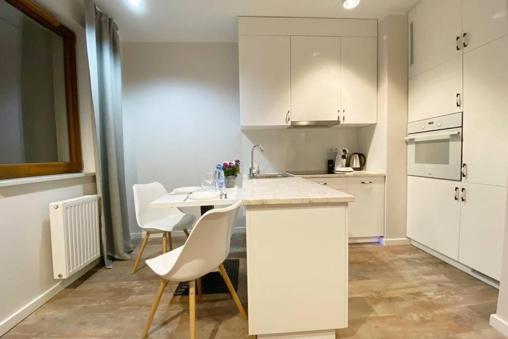 Exclusive 2Br! Apartment Near City Center +Netflix Варшава Экстерьер фото