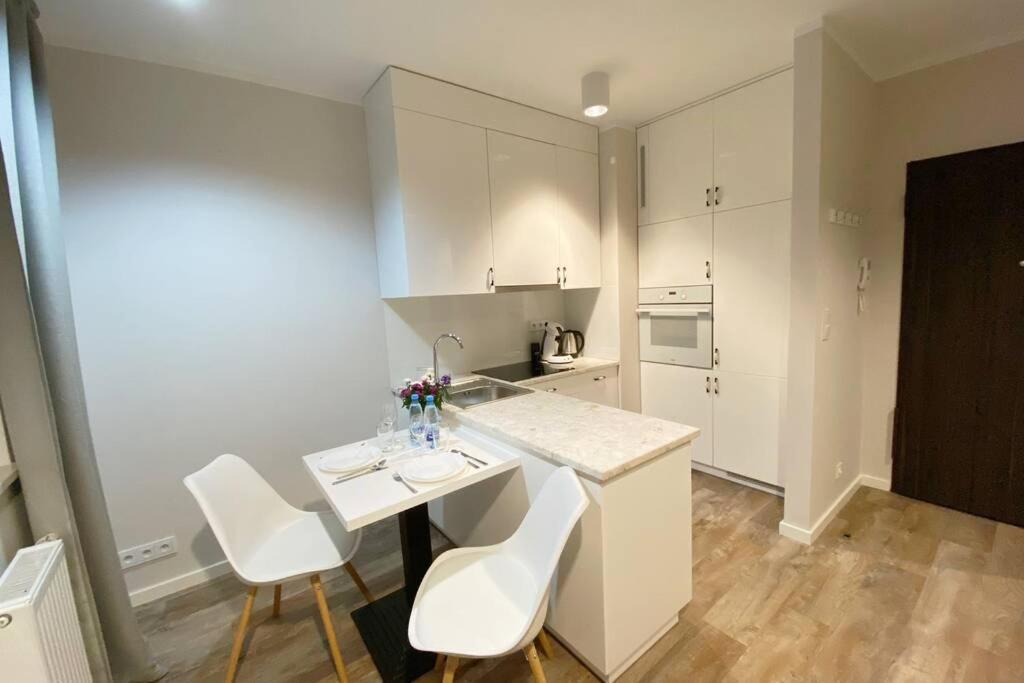 Exclusive 2Br! Apartment Near City Center +Netflix Варшава Экстерьер фото